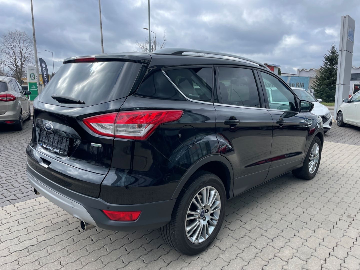 Fahrzeugabbildung Ford Kuga Titanium Klima PDC Navi SHZ heizbWSS Kamera