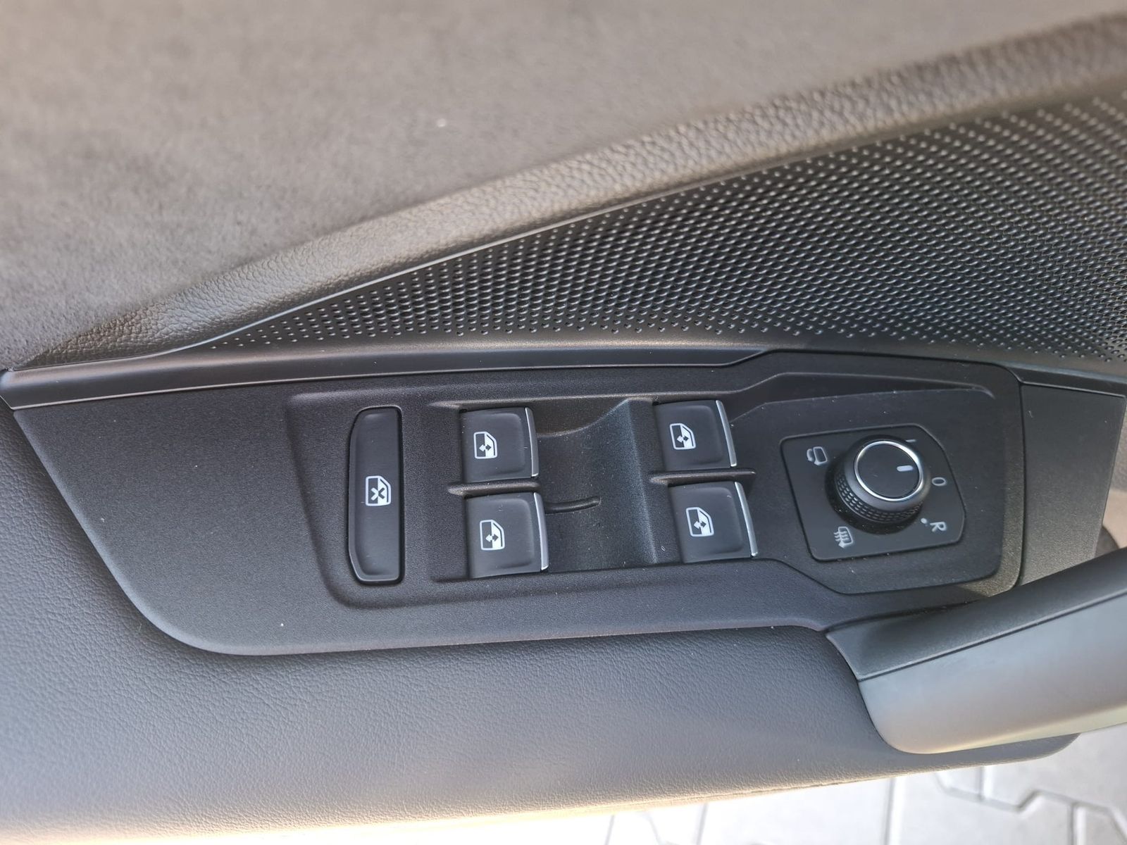Fahrzeugabbildung Volkswagen Tayron 2.0 TDI 4M R-Line 7S*LEDER*PANO*HUD*AHK