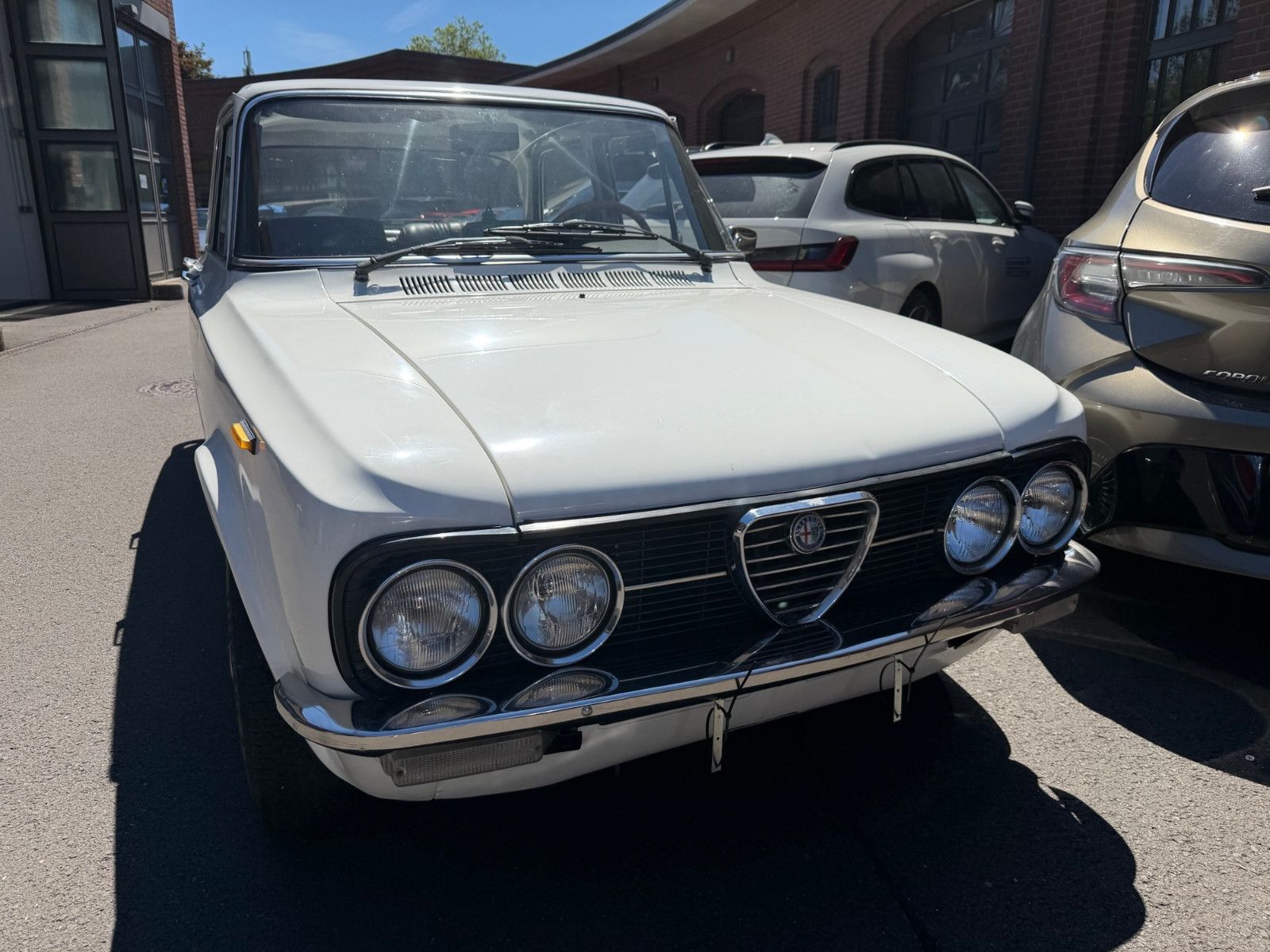 Fahrzeugabbildung Alfa Romeo Giulia Nuova Super 1300, Top Zustand mit H-Kennz
