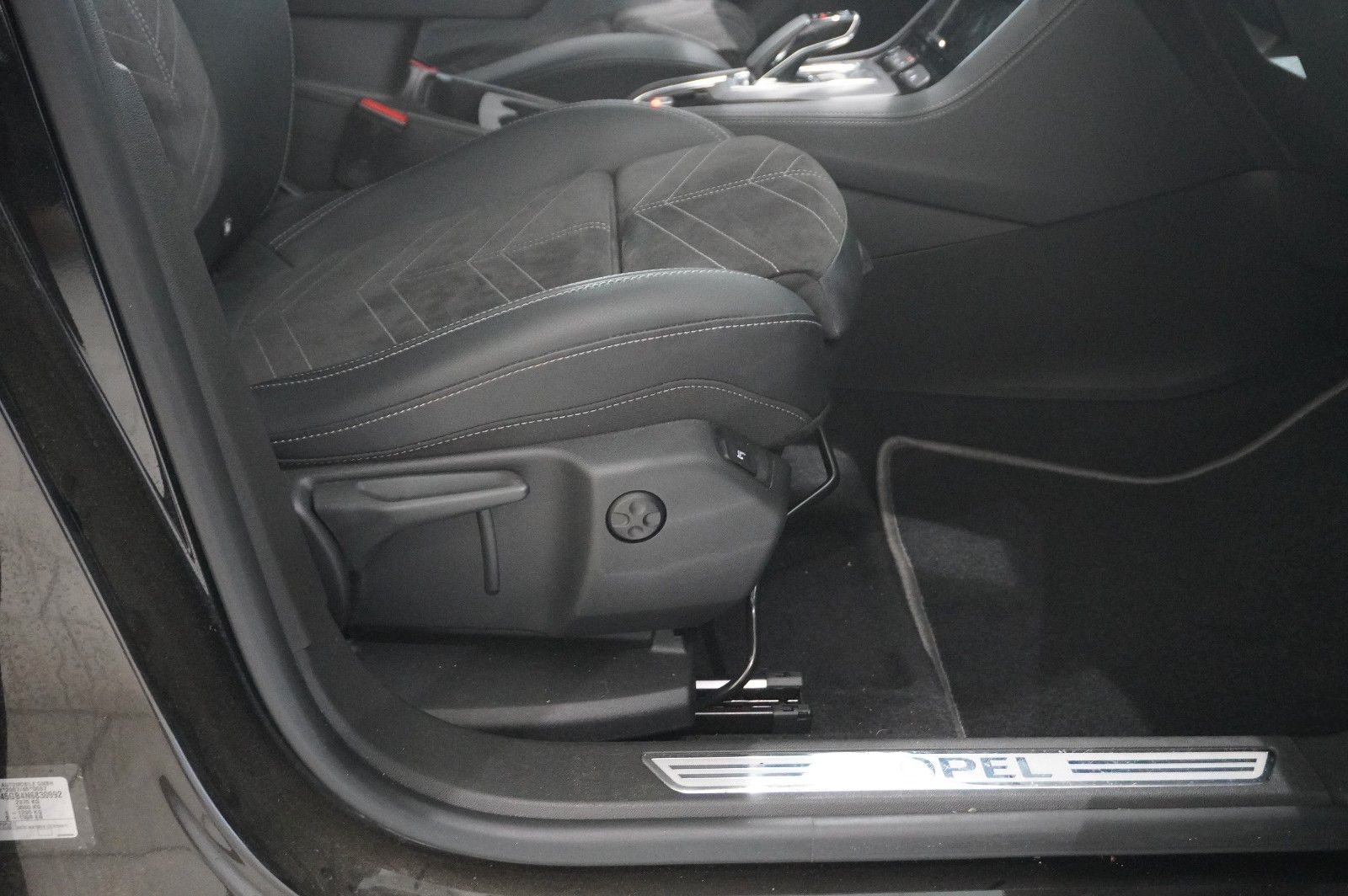 Fahrzeugabbildung Opel Grandland (X) ULTIMATE 4HYBRID NAVI/LED/360°/DAB