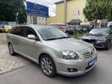 Toyota Avensis Kombi 2.0 Travel*Scheckheft*TOP* - Toyota Avensis in Berlin