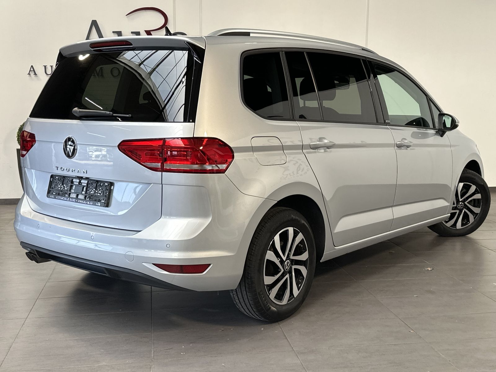 Fahrzeugabbildung Volkswagen Touran 2.0 TDI DSG Active NAV+IQ-LIGHT+KAM+16ZO