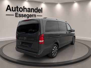 Mercedes V 220 - 5
