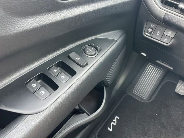 Fahrzeugabbildung Kia Stonic Core Tempomat Spurhalteassitent AppleCarP