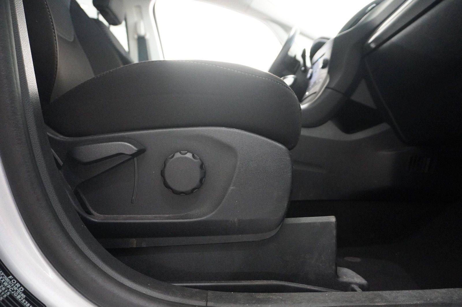 Fahrzeugabbildung Ford S-Max 2.0D BUSINESS 4X4 7-SITZE NAVI/SH/PDC/TEMP