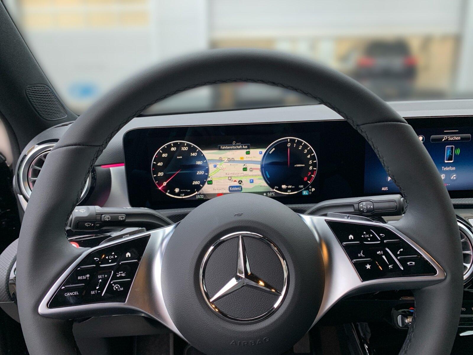 Mercedes-Benz A 250 e PROGRESSIVE°ADV+°PANORAMA°KEYLESS°MBUX°
