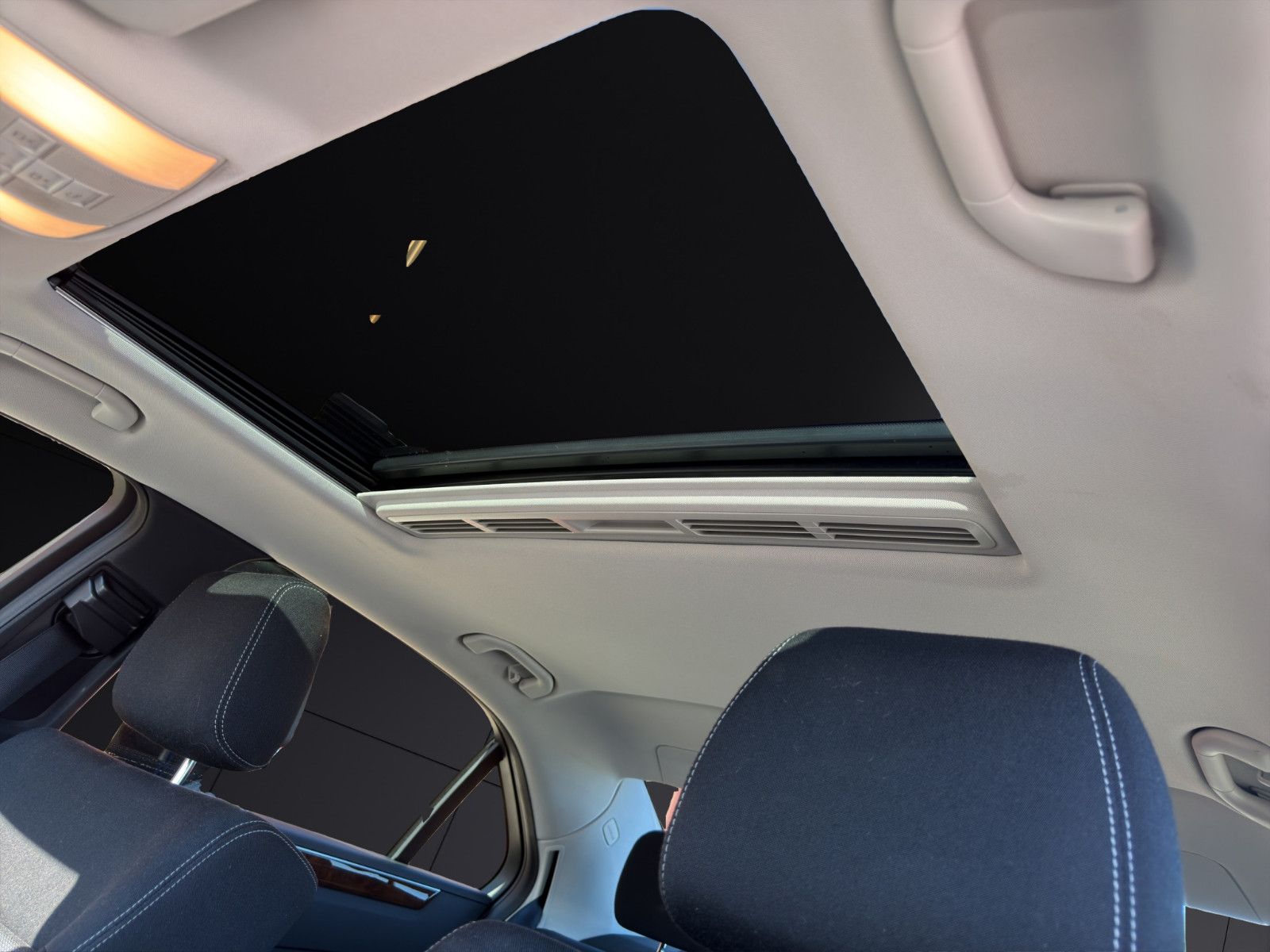 Fahrzeugabbildung Mercedes-Benz E 350 Limousine/2.Hand/Scheckheft/Top/360gKamer