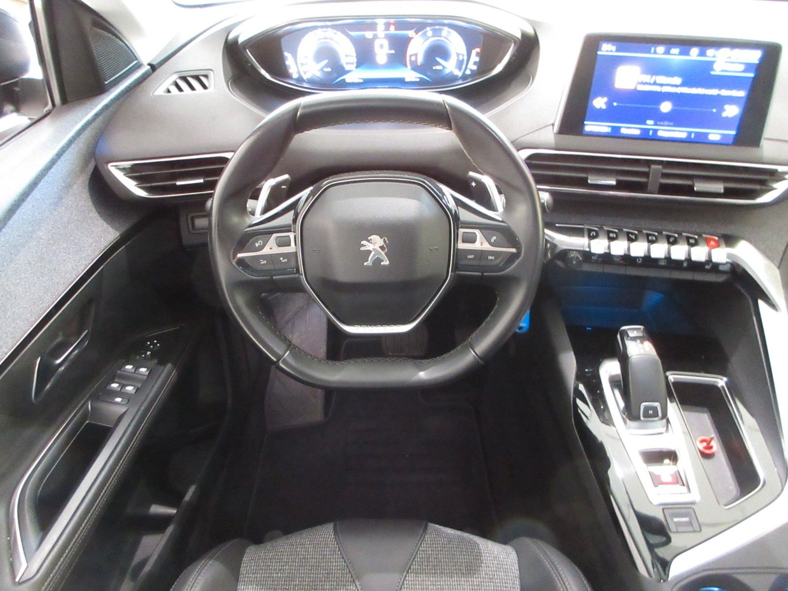 Fahrzeugabbildung Peugeot 5008 Allure 1.5D LED/NAVI/SHZ/AHK/VIRTUAL