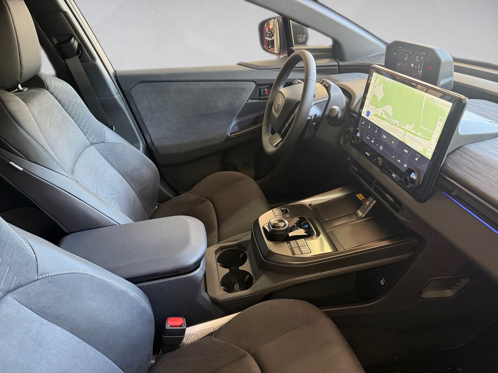 Fahrzeugabbildung Toyota C-HR+ Lounge 4x4 AWD 77 KW, 360,SHZ,el.Heck