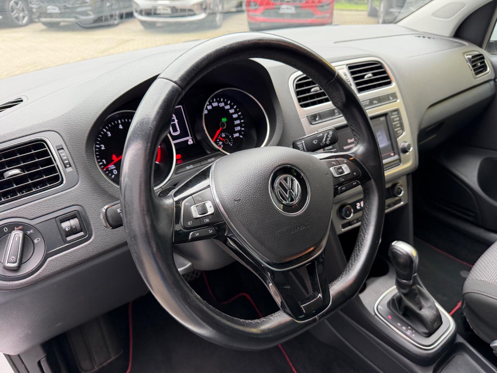 Volkswagen Polo V Highline AUTOMATIK/NAVI/LEDER/SHZ/KLIMAA