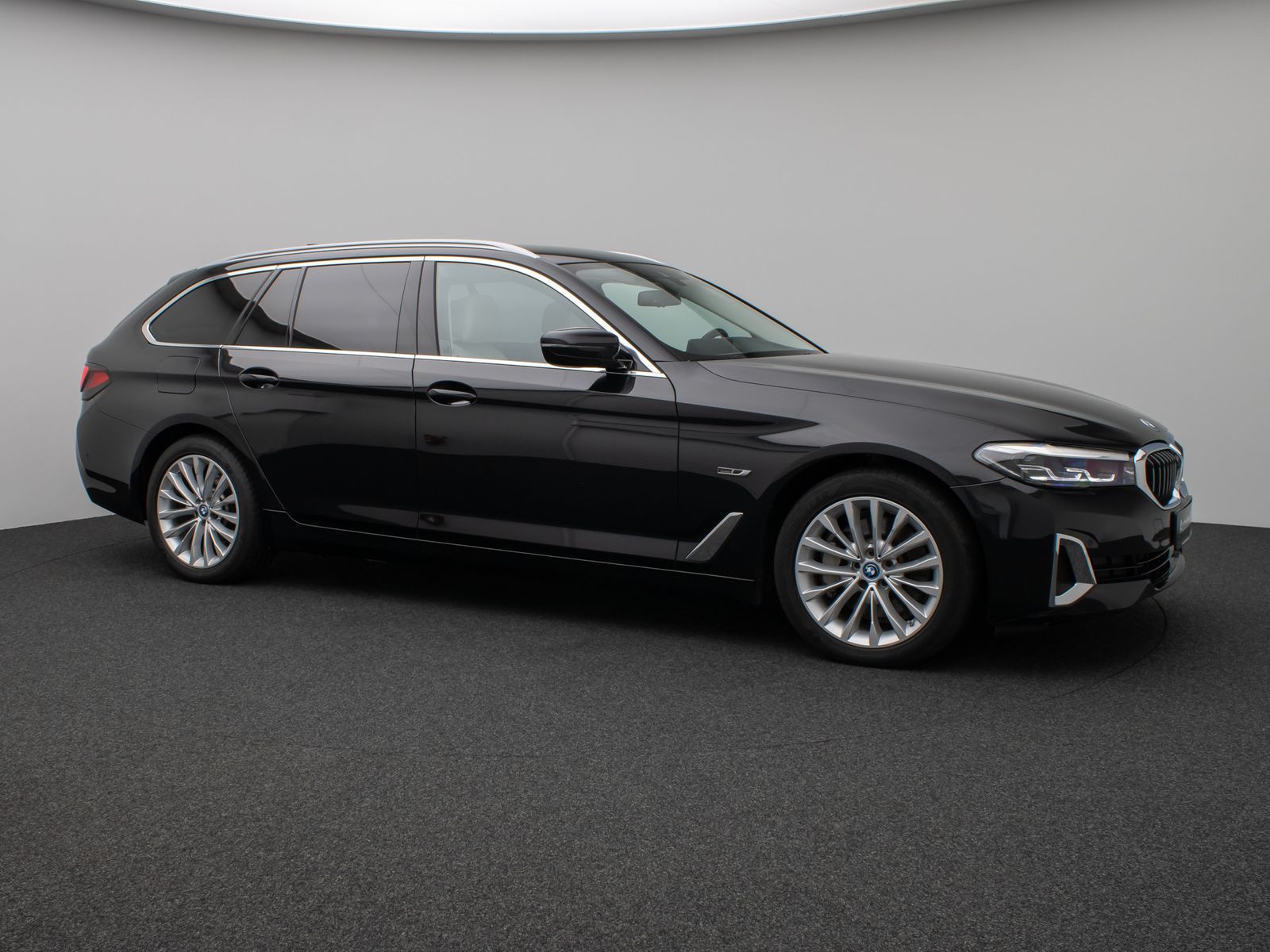 Fahrzeugabbildung BMW 530e xD Luxury Line KameraHUD DAB HiFi Komfort