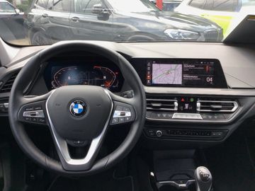 BMW 118i Sport Line DAB LED WLAN Komfortzg. PDC