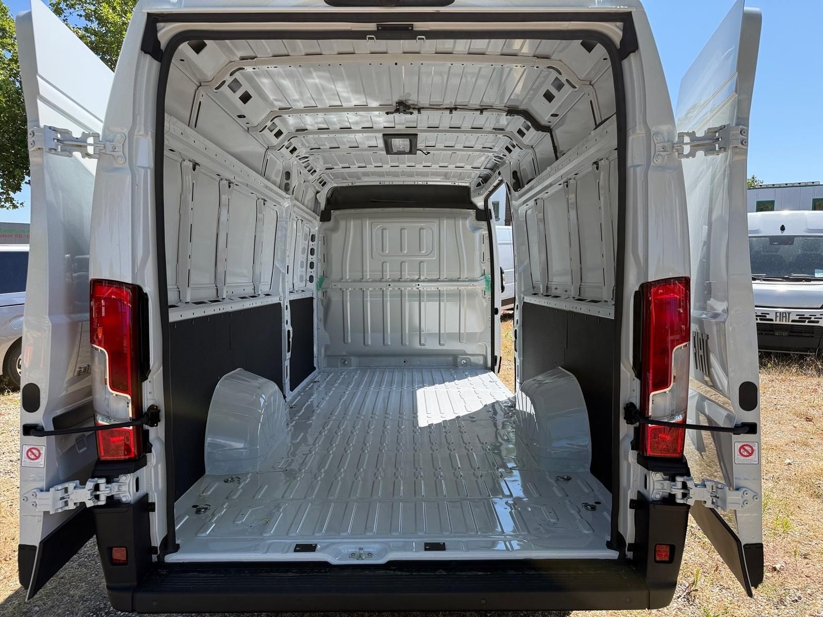 Fahrzeugabbildung Fiat Ducato Maxi 35 L4H2 Kastenwagen 180 AT