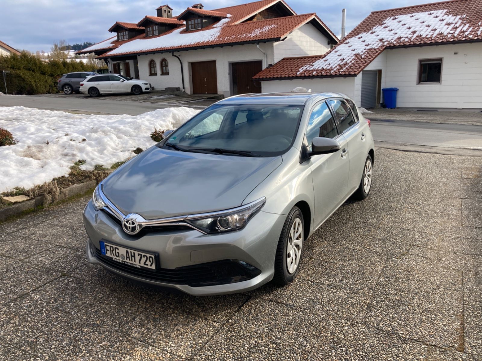 TOYOTA Auris