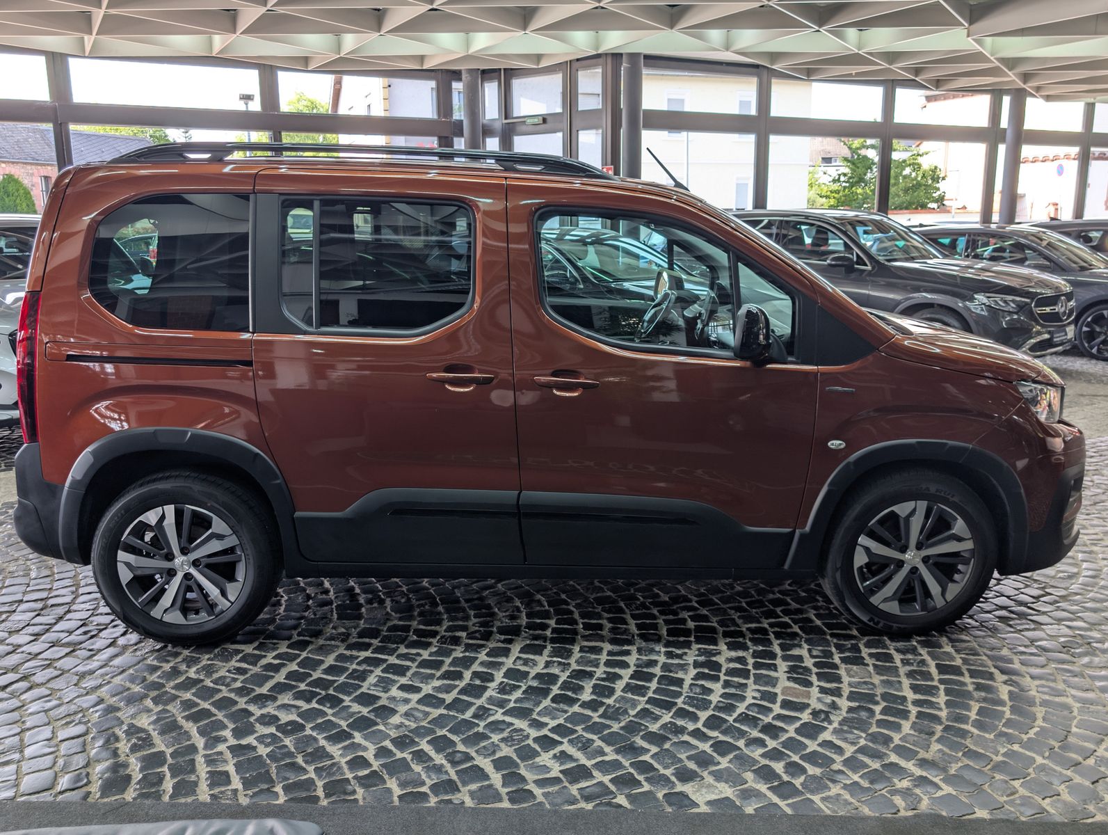 Fahrzeugabbildung Peugeot Rifter GT N1 L1 PANO XENON APP TEMP KAM ALU 17"