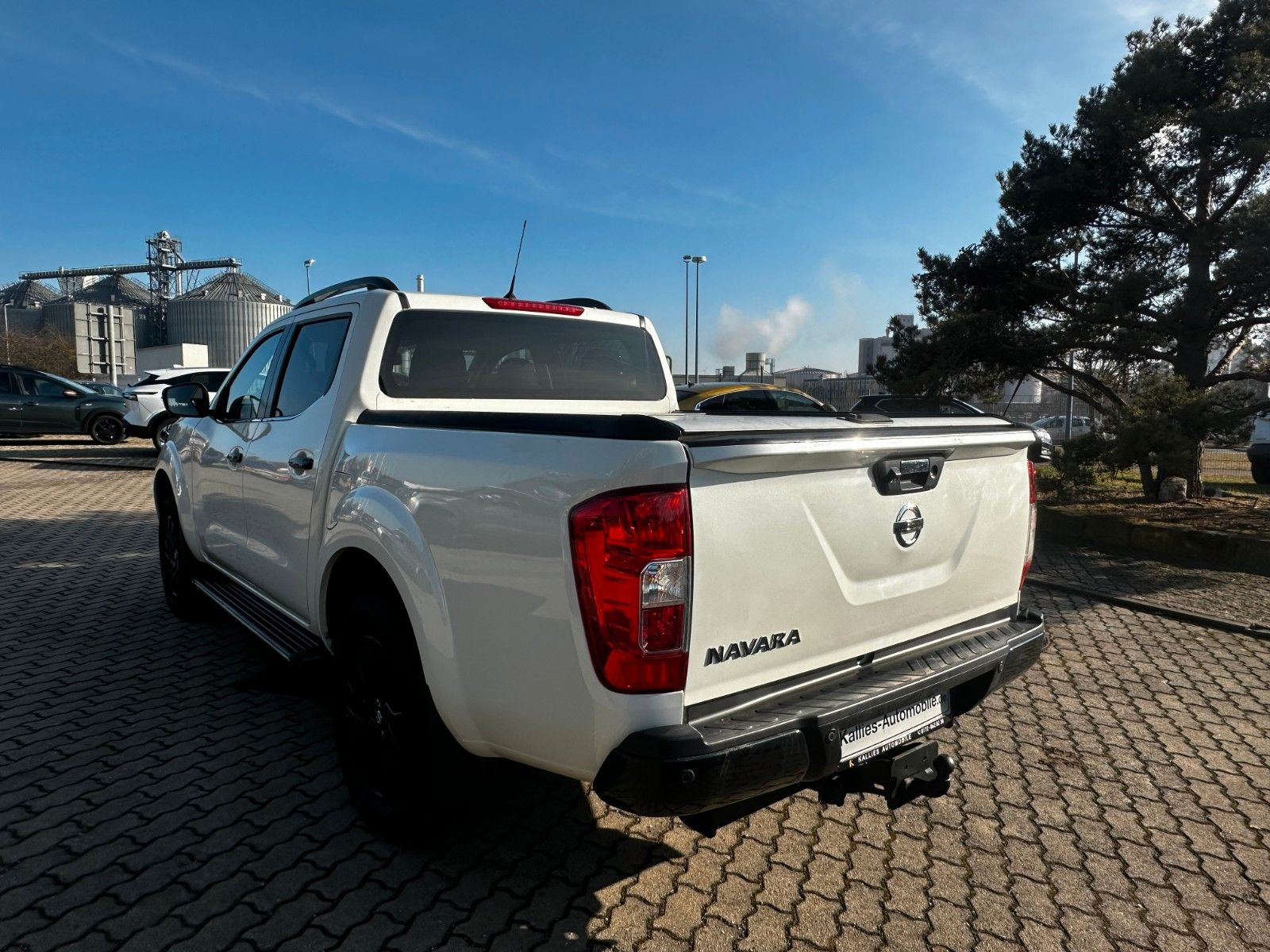 Fahrzeugabbildung Nissan Navara NP300 Tekna Double Cab 4x4 AHK