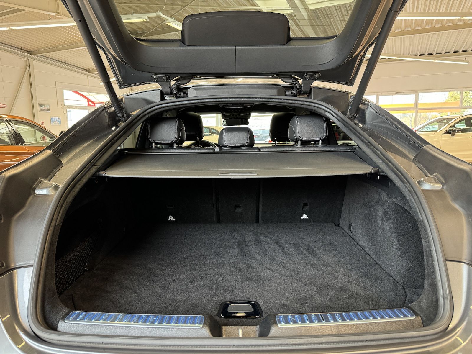 Fahrzeugabbildung Mercedes-Benz GLC 250 Coupe AMG/LED/Distronic/S-Dach/Memo/360°