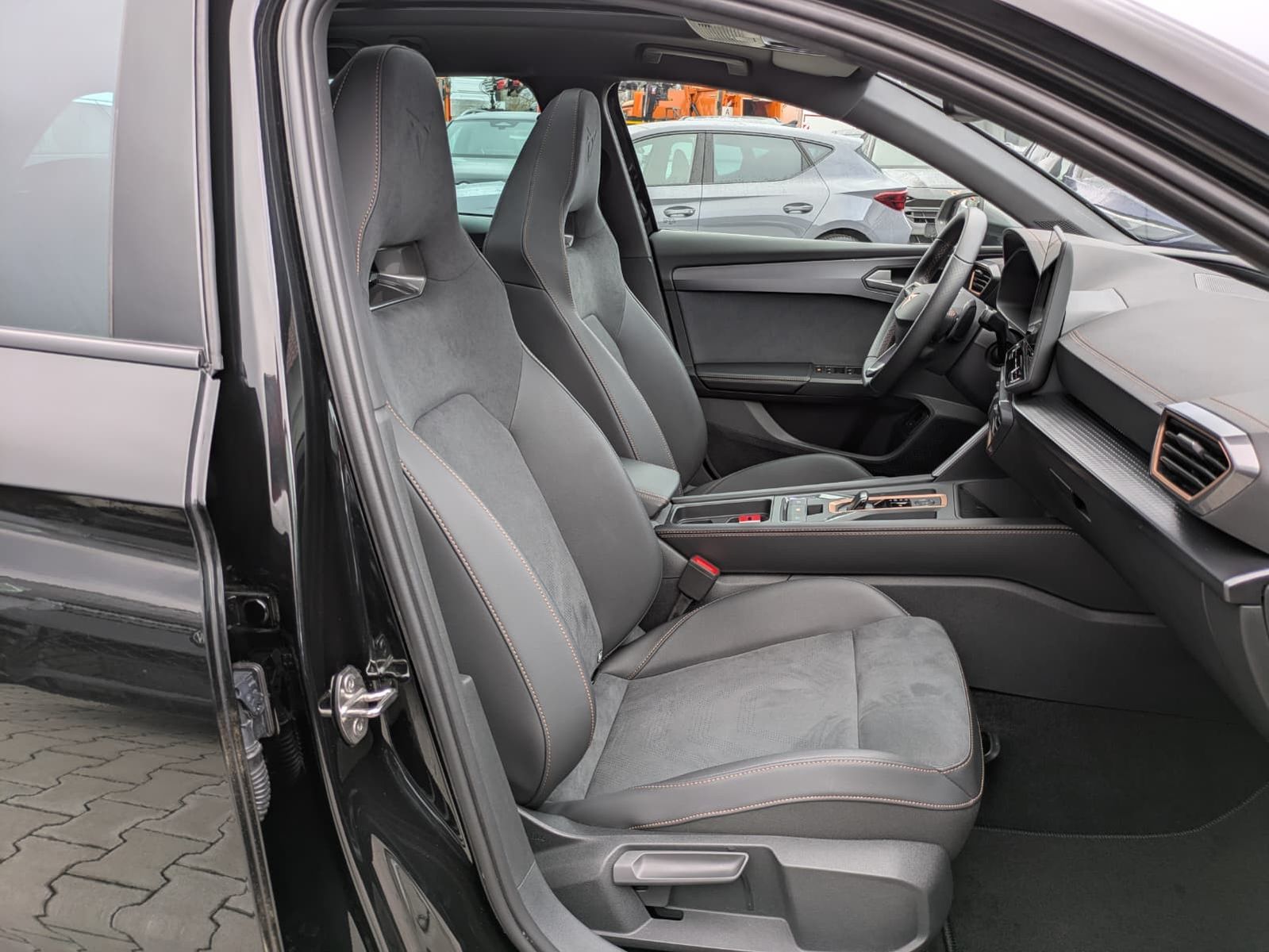 Fahrzeugabbildung CUPRA Leon 1.5 eTSI *PANO*ALCAN.*Drive2*ACC