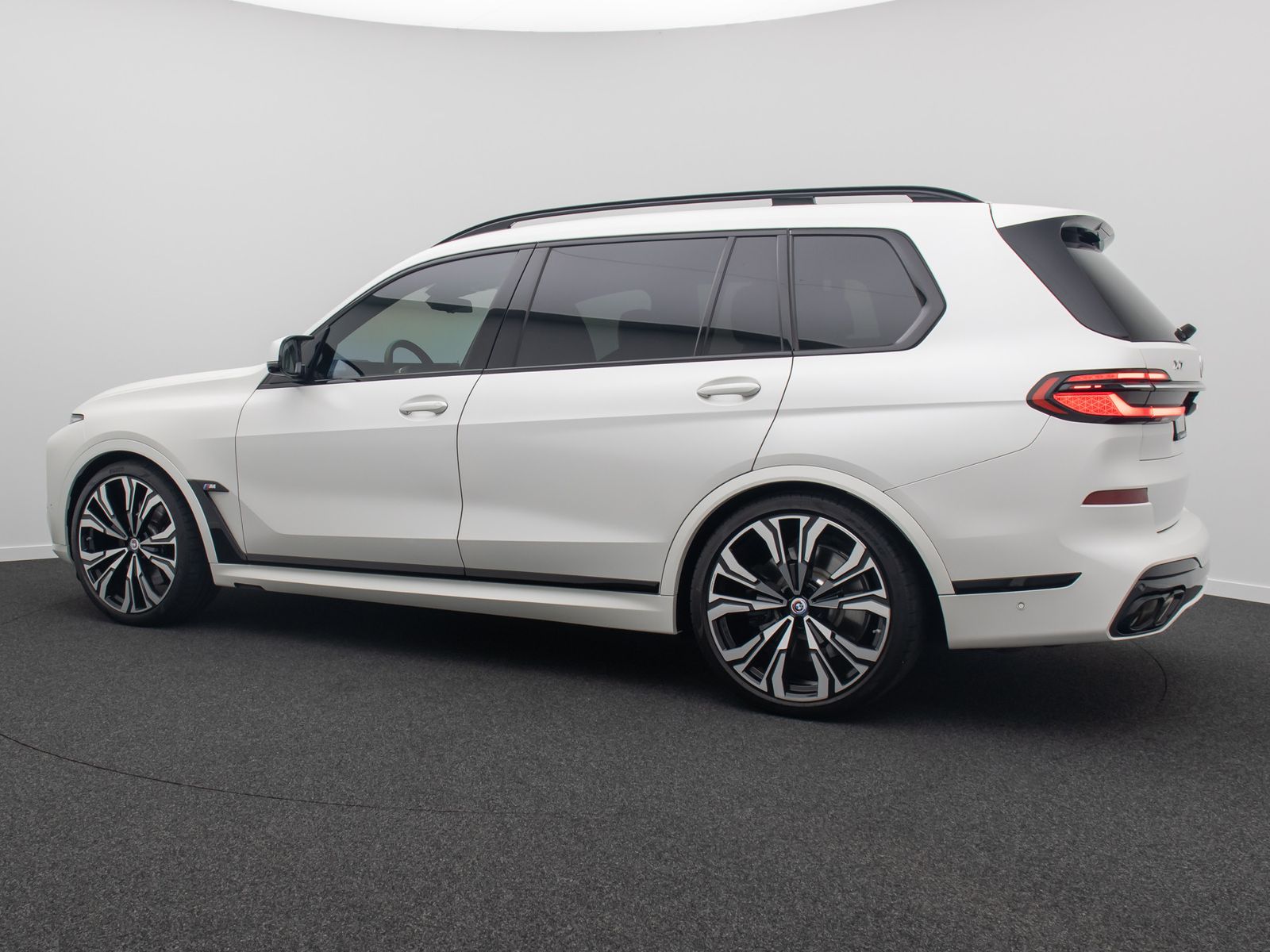 Fahrzeugabbildung BMW X7 M60i xD 360°SkyLounge Individual-Voll 23Zoll