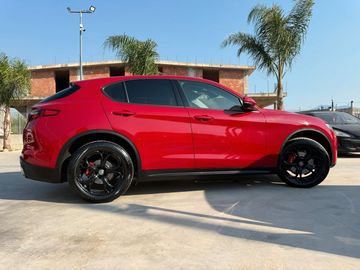 Alfa-Romeo Stelvio - 7