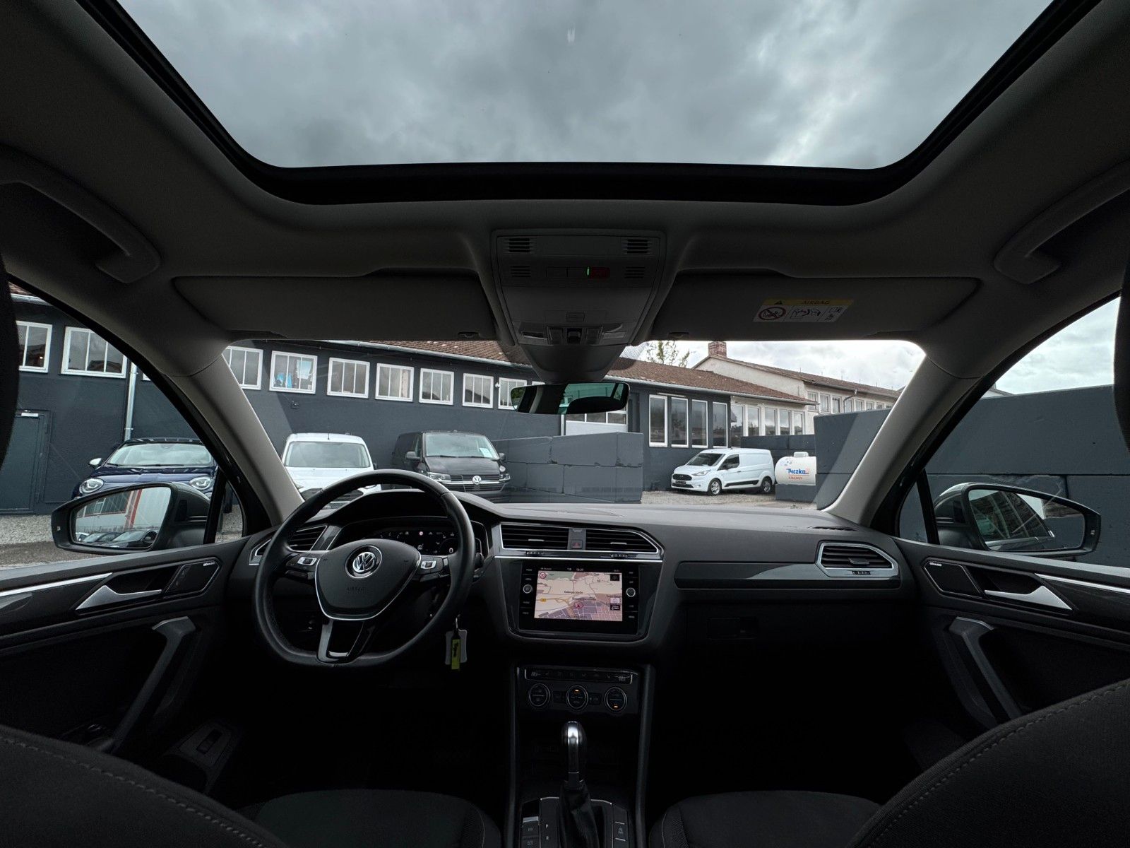 Fahrzeugabbildung Volkswagen Tiguan 2.0 TSI Hgl. 4M Alcan Pano Dynaudio 360°