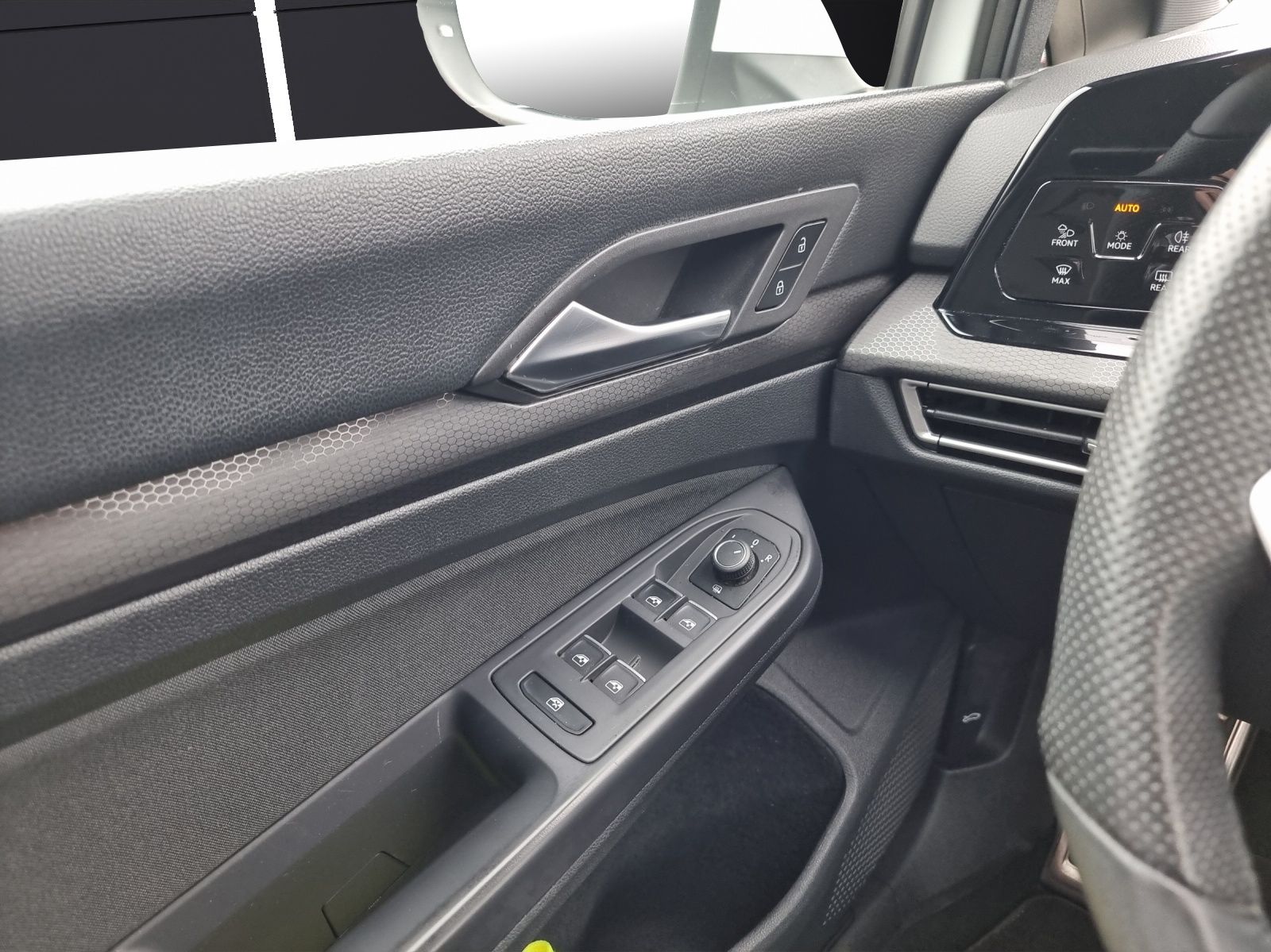 Fahrzeugabbildung Volkswagen Golf VIII GTD Business DSG LED+ ACC 18" SH PDC N