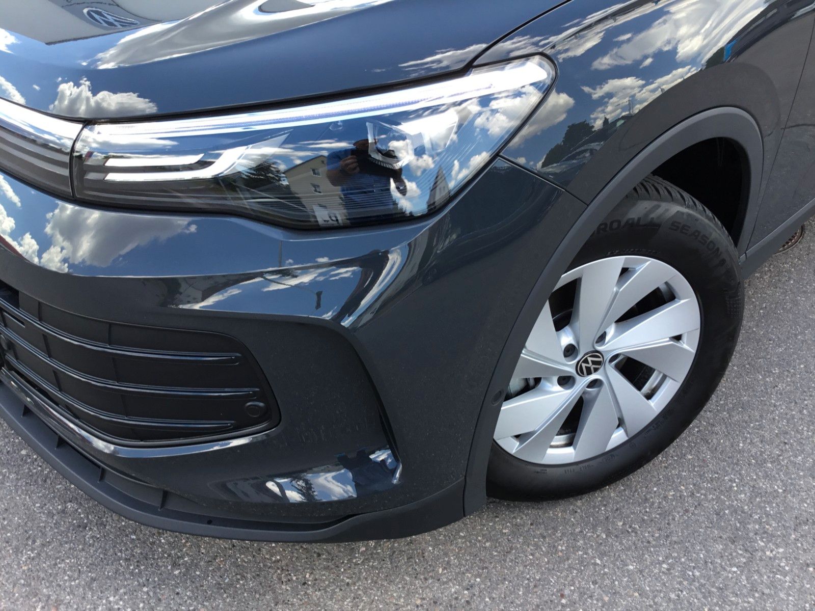 Fahrzeugabbildung Volkswagen Tiguan 1.5 eTSI DSG+AHK+LED+Kamera+Sitzheizung