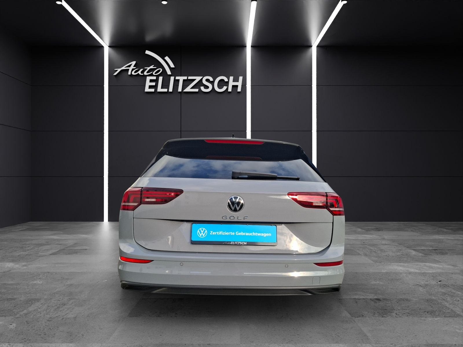 Fahrzeugabbildung Volkswagen Golf VIII Variant TSI Life STH LED Navi ACC HUD