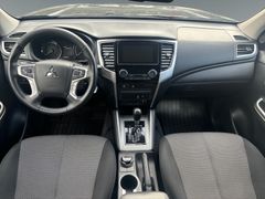 Fahrzeugabbildung Mitsubishi L200 Doppelkabine 4WD AHK Klima R.Cam ALU