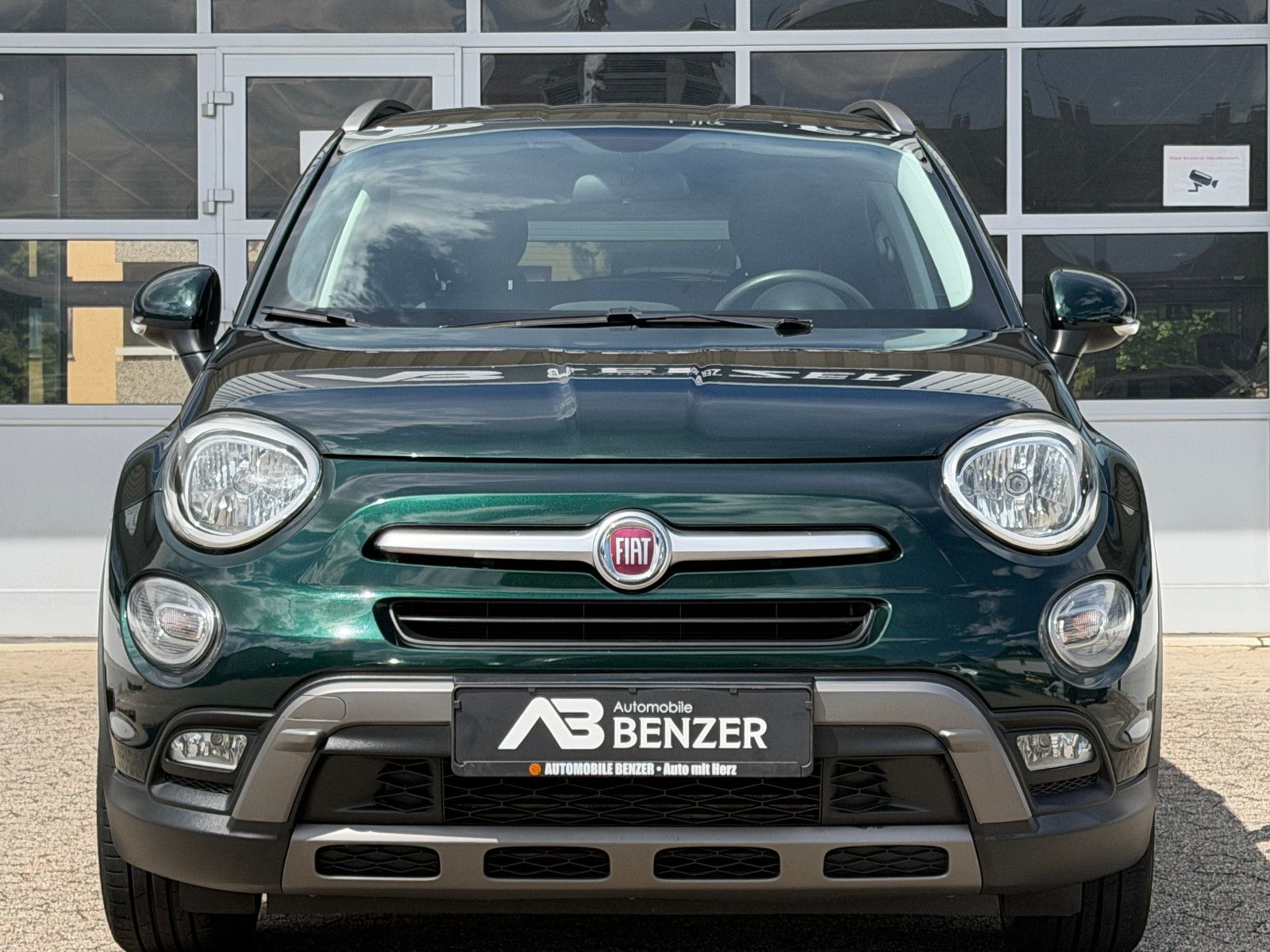Fahrzeugabbildung Fiat 500X Cross/ UConnect / Fahrassistenz/Design-Kit