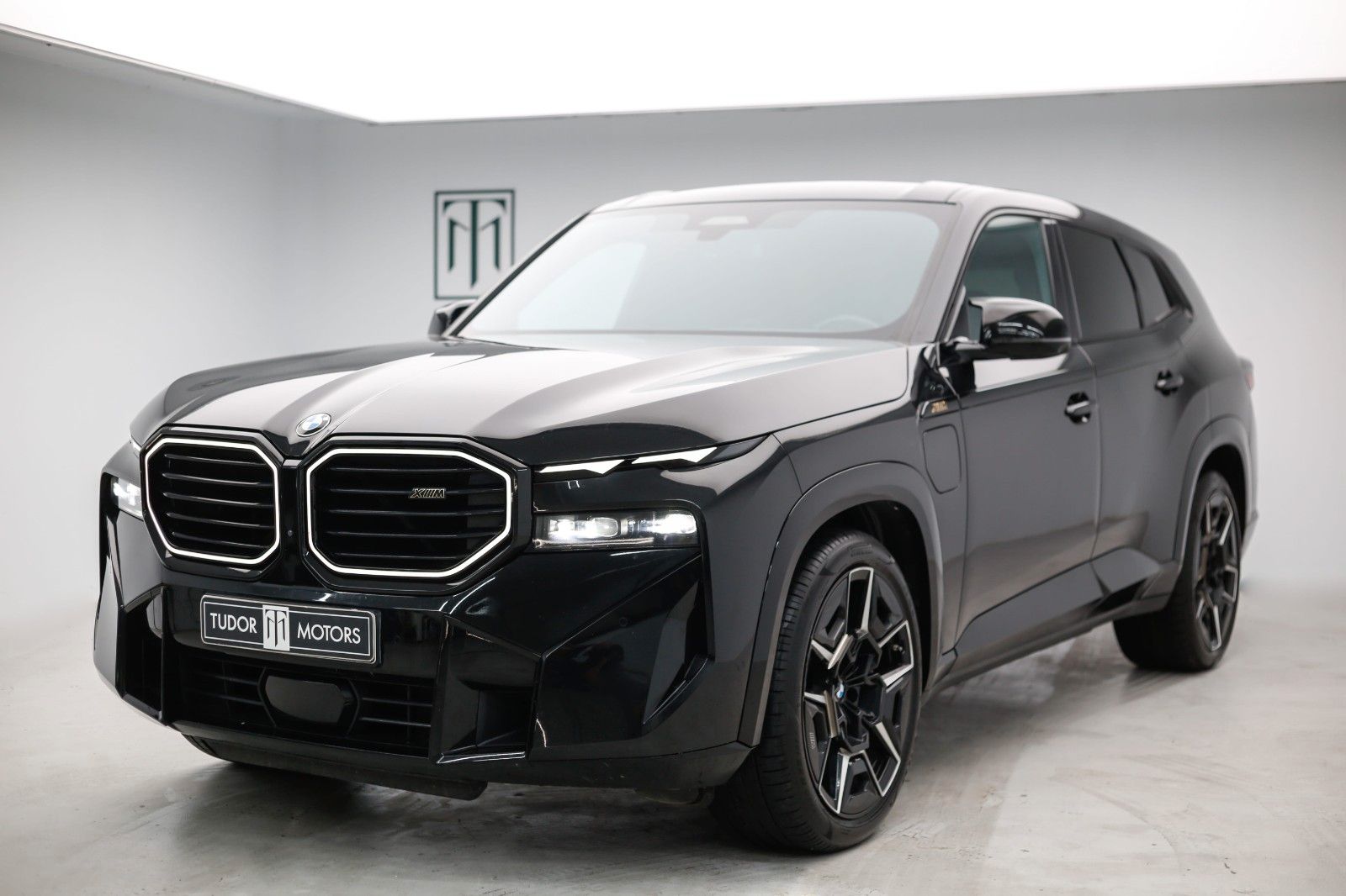 BMW XM 4.4 - Massage/B&amp;W/Softclose/Warranty/M-Driver