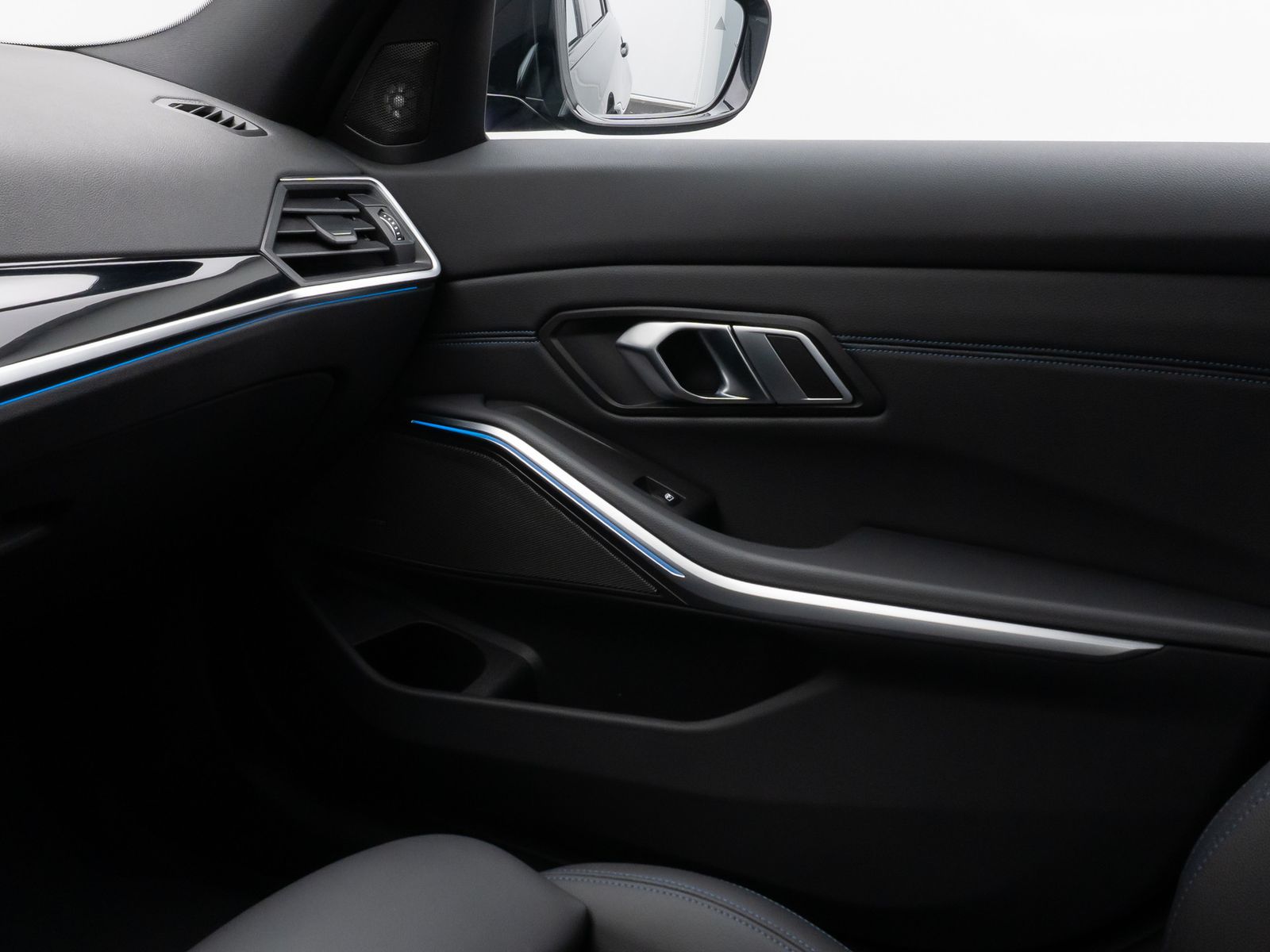 Fahrzeugabbildung BMW 330e xD MSport Kamera HUD DAB H/K Komfort 18Zoll