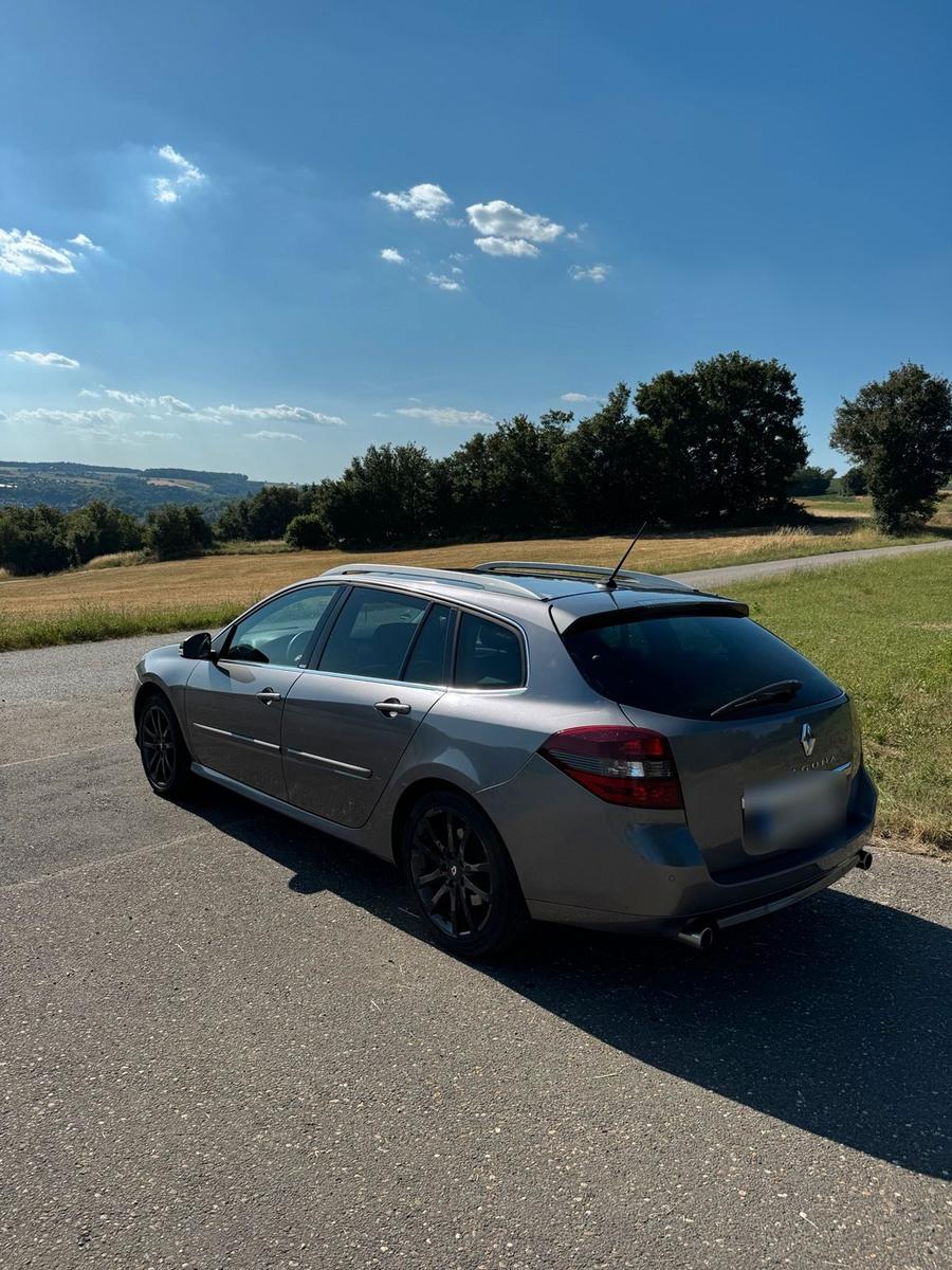 Renault Laguna 2011 — engine 150 HP (110kW)