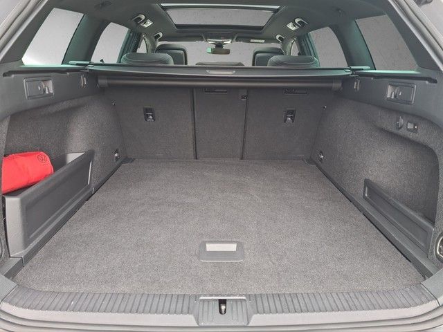 Fahrzeugabbildung Volkswagen Passat Variant TDI DSG Elegance 4M 2 x R-Line MA