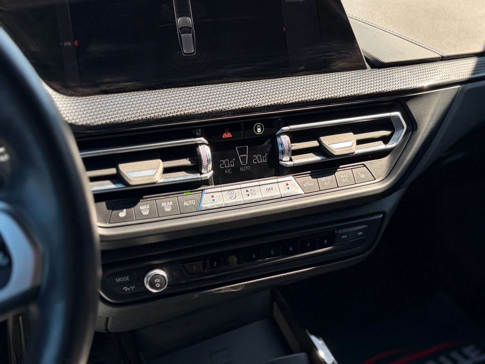 Fahrzeugabbildung BMW 118i M Sport Autom SHZ LHZ Hifi Amb Navi CarPlay