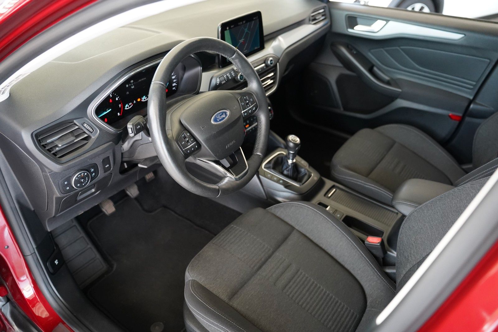 Fahrzeugabbildung Ford Focus Active*Winter P.*AHK schwenkb.*KEYFREE*NAV