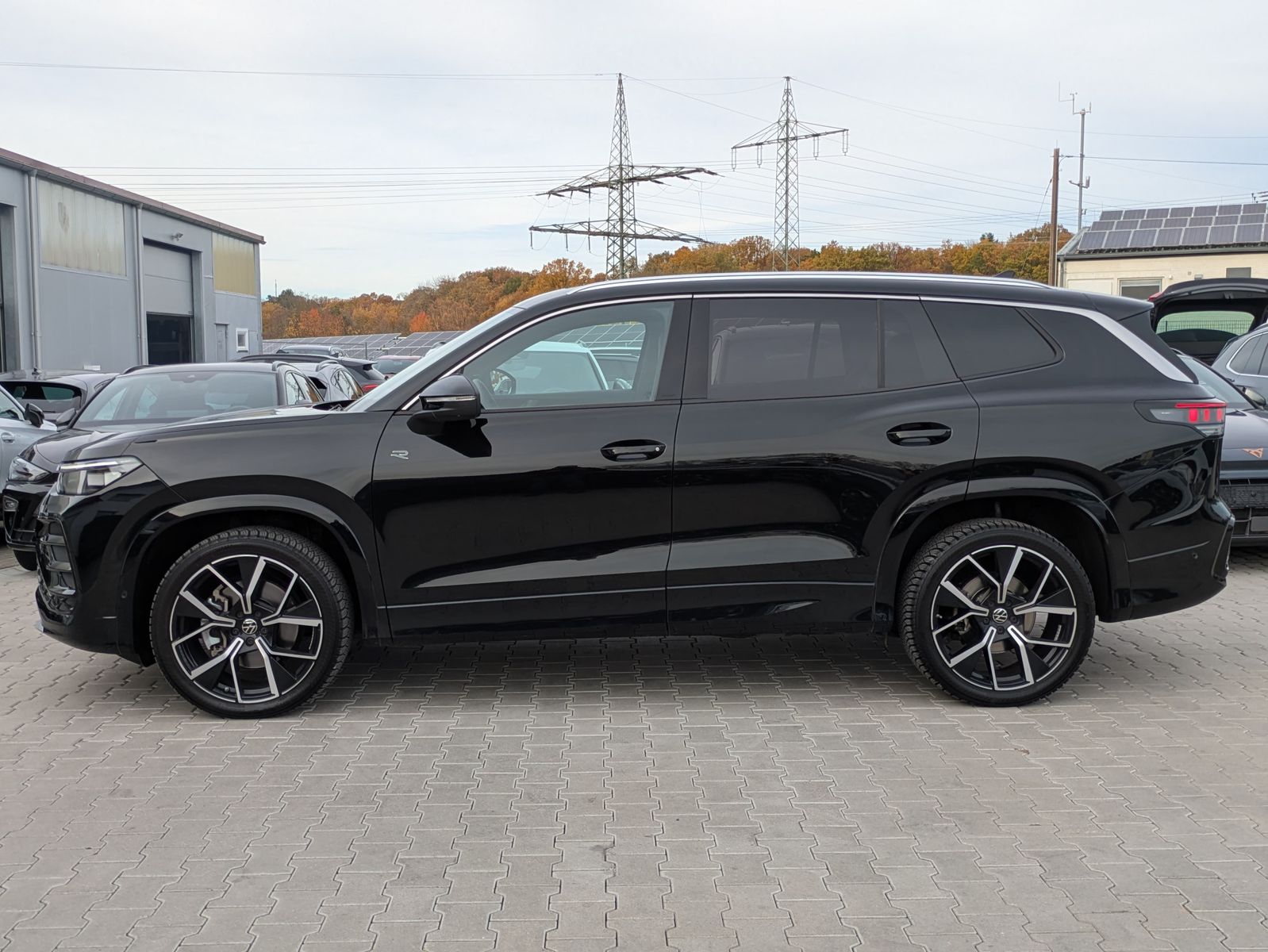 Fahrzeugabbildung Volkswagen Tayron 2.0 TDI 4M R-Line 7Si*MATRIX*AHK*PANO*HUD