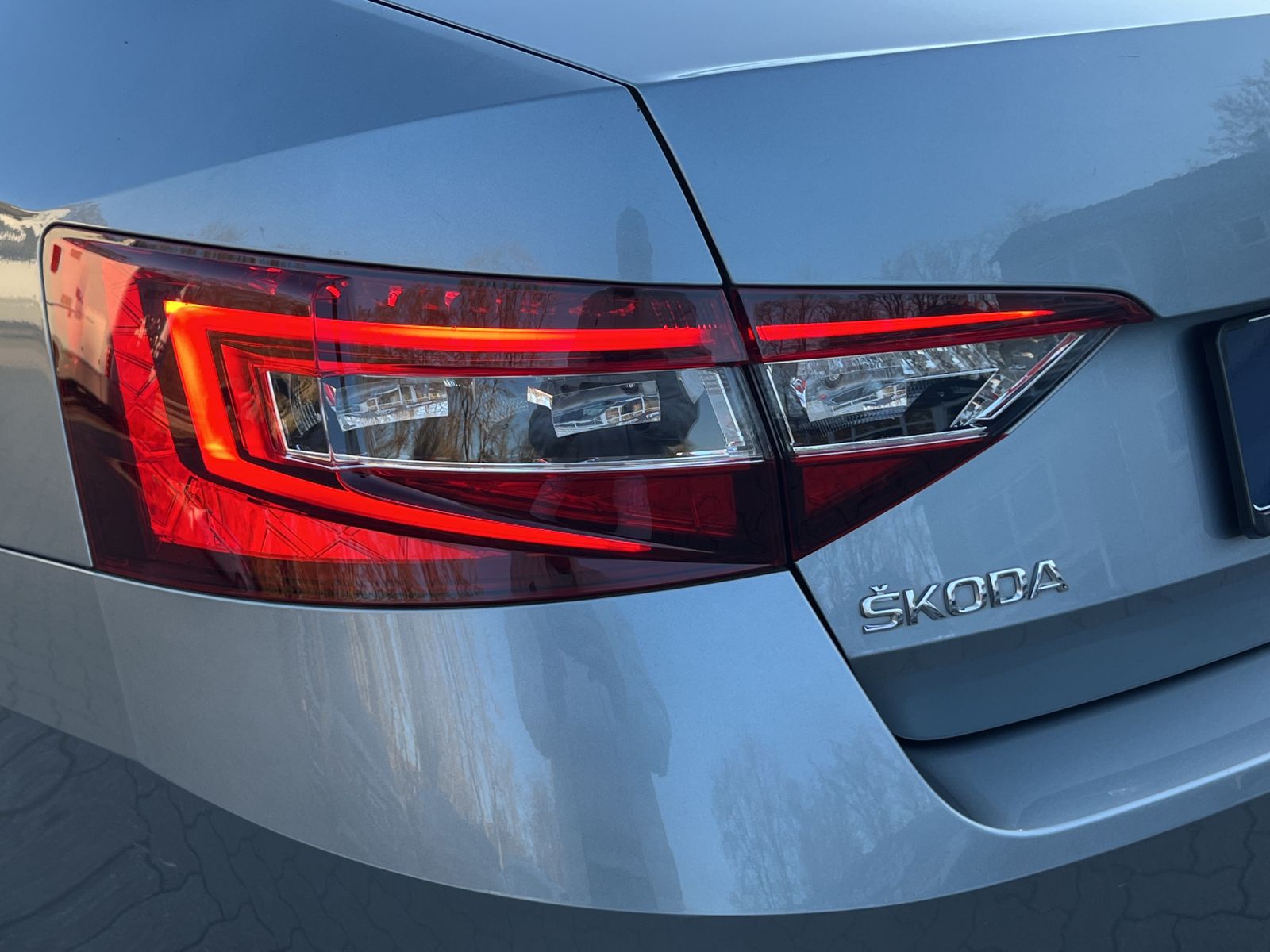 Fahrzeugabbildung SKODA Superb 2.0 TDI*DSG*SHZ*PDC*AHK*Navi*Leder*