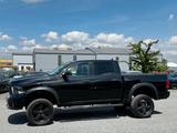 Dodge RAM  5,7 V8 Hoch + Breit - Dodge mit Benzin-Antrieb