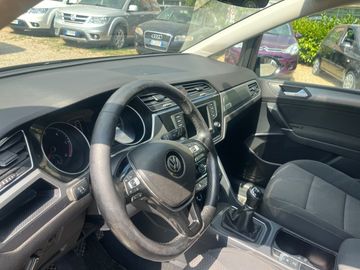 Volkswagen Touran - 11