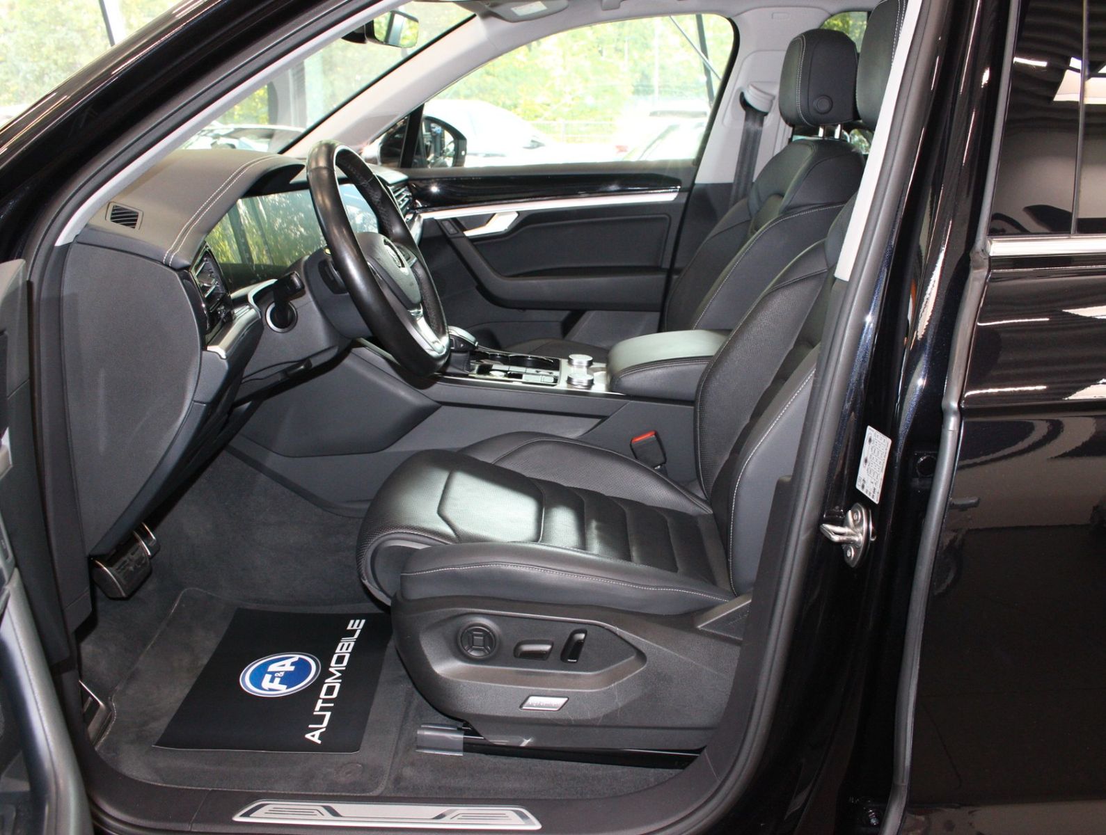 Fahrzeugabbildung Volkswagen Touareg 3.0 TDI Elegance 4Motion*Pano*Matrix
