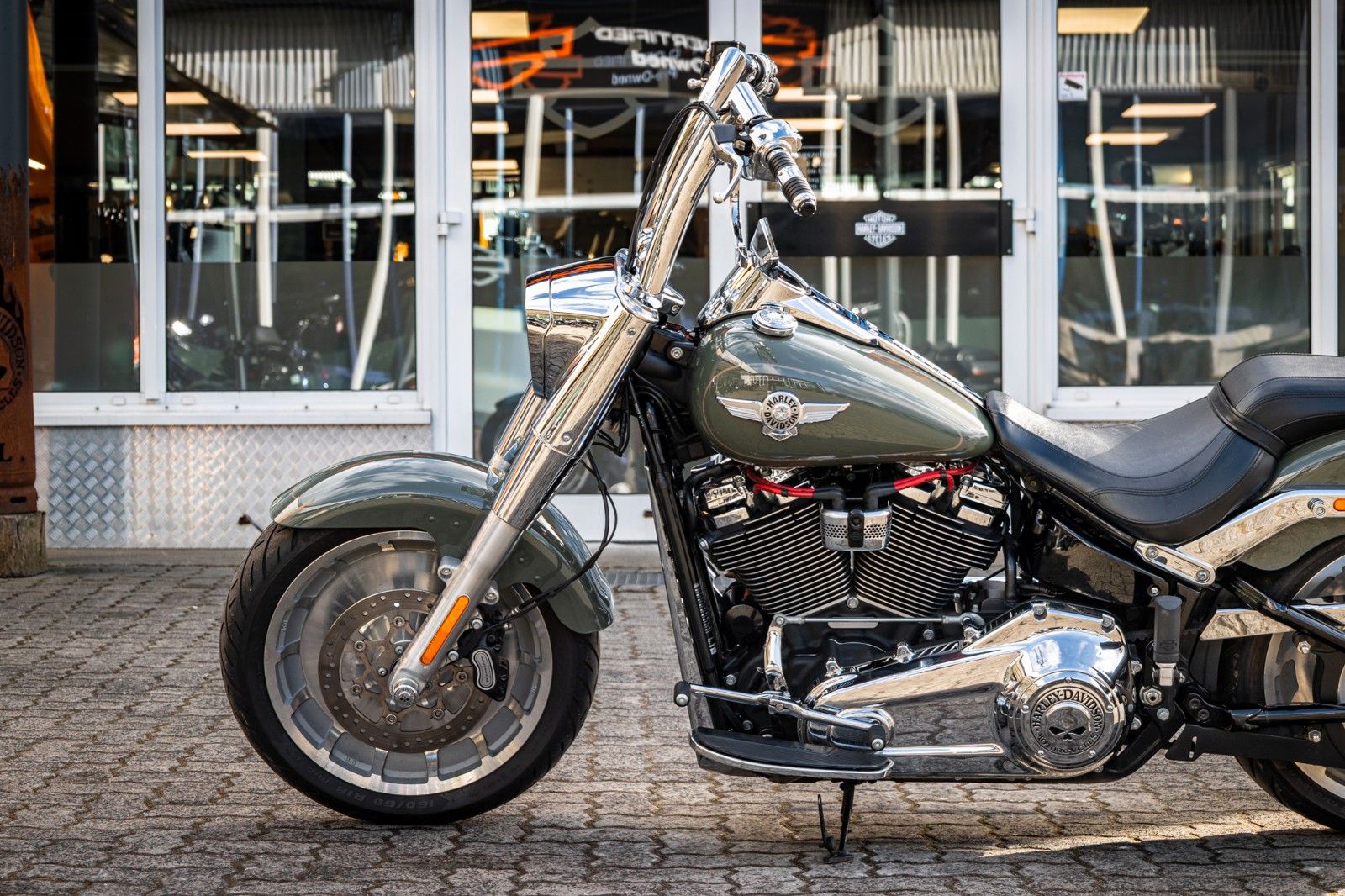 Fahrzeugabbildung Harley-Davidson FLFBS Fat Boy Softail 114 - Jekill & Hyde -