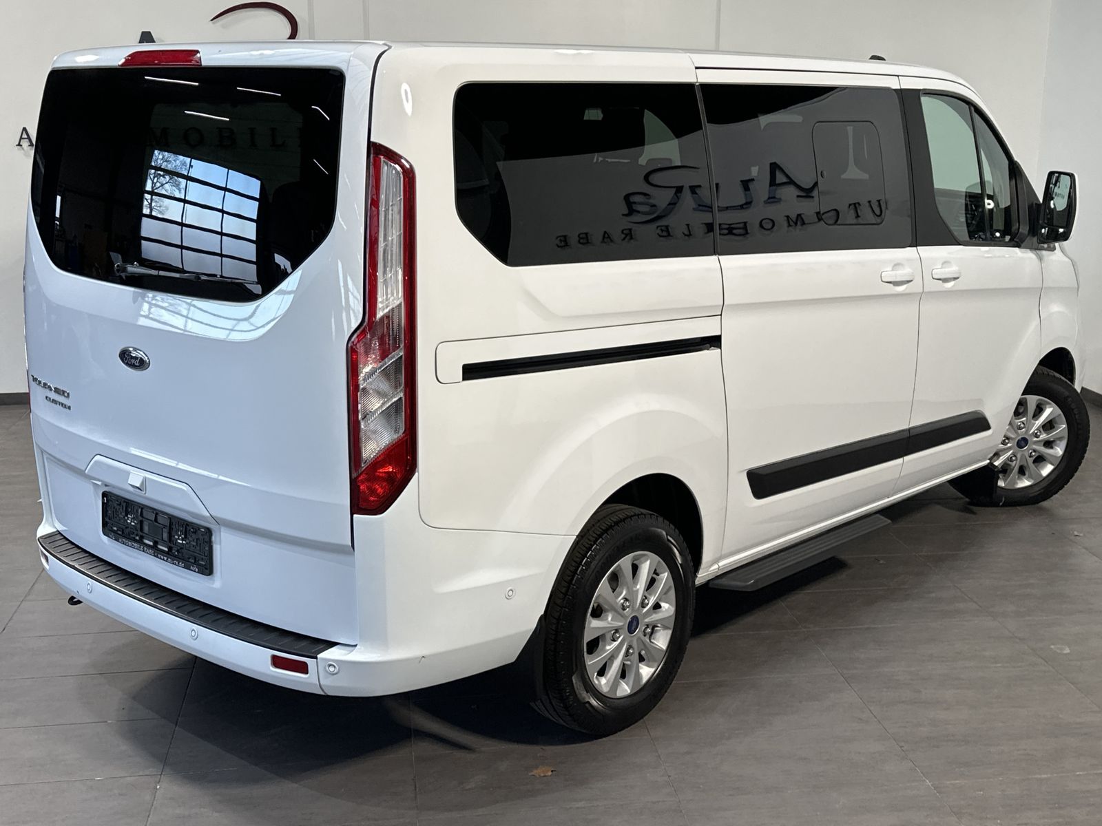 Fahrzeugabbildung Ford Tourneo Custom 320 L1H1 NAV+AHK+KAMERA+ACC+SHZ