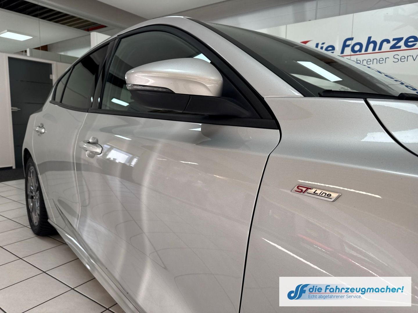 Fahrzeugabbildung Ford Focus ST-Line Navi LED ACC Apple CarPlay Android