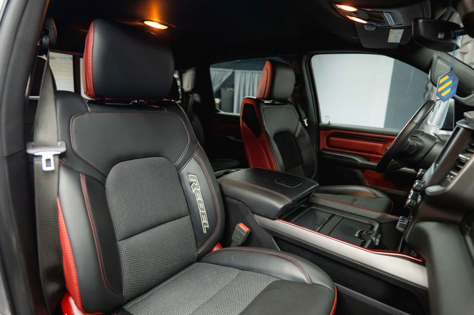 Fahrzeugabbildung Dodge RAM 5.7 V8 HEMI 4x4 REBEL OFFROAD AXLE LOCK 19%