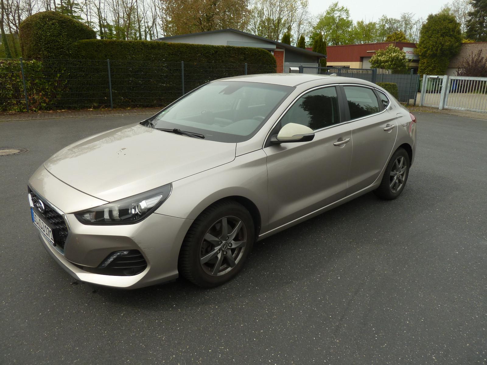 Hyundai i30 Fastback Style 1 Hand Scheckheft