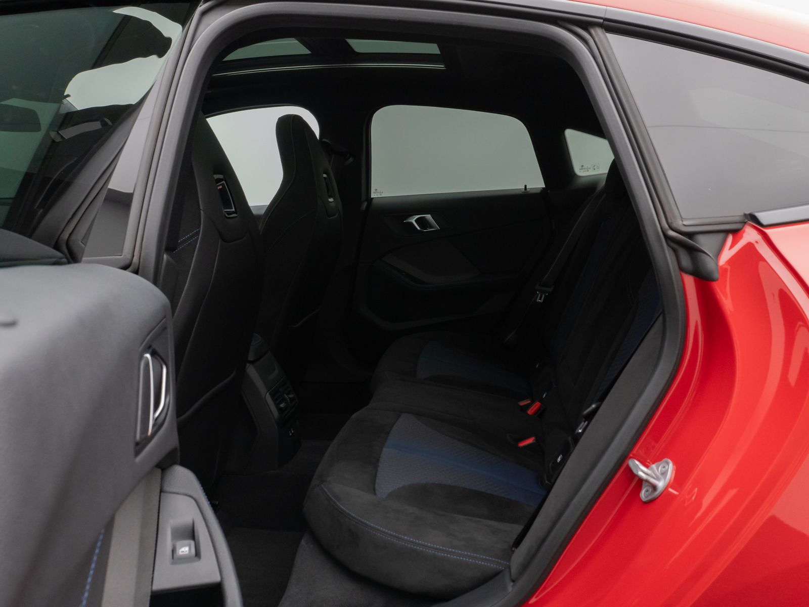 Fahrzeugabbildung BMW 220i Gran Coupé xDr M Sport Panorama Kamera H/K