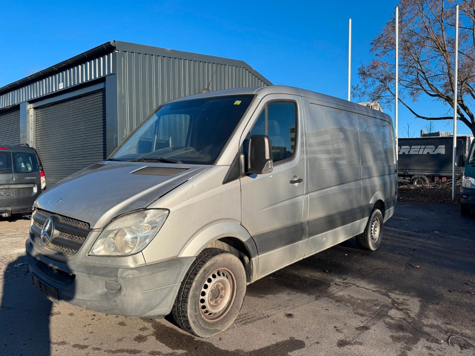 Mercedes-Benz Sprinter II Kasten 318/319 CDI V6 3.0l L3 H1