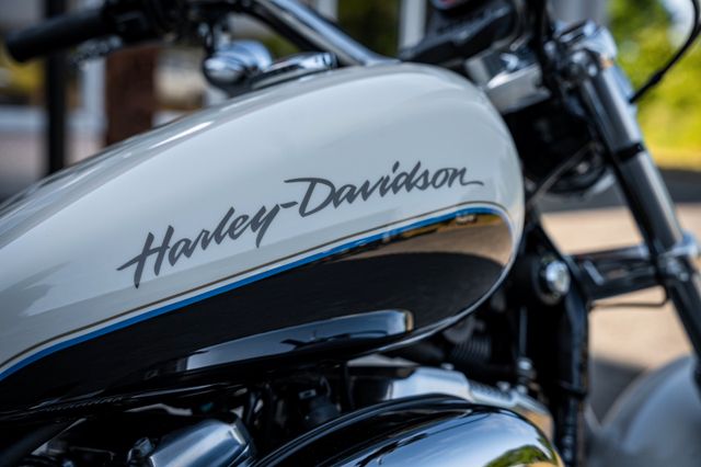 Fahrzeugabbildung Harley-Davidson XL883L SUPERLOW SPORTSTER - JEKILL&HYDE -