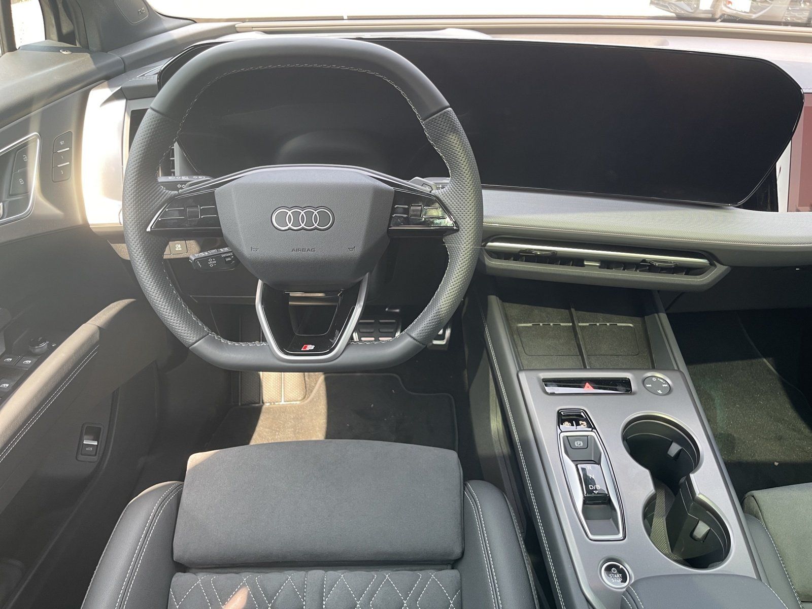 Fahrzeugabbildung Audi Q4 quattro e-tron 220 kW 360,AHK,HUD,Kamera,LED